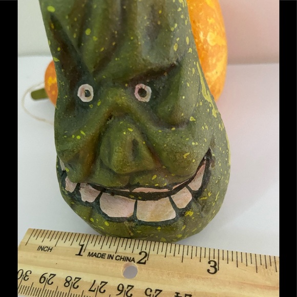 Vintage Halloween Gourd Jack-O-Lantern
Anthropomorphic squash ornament figurine - Picture 4 of 9